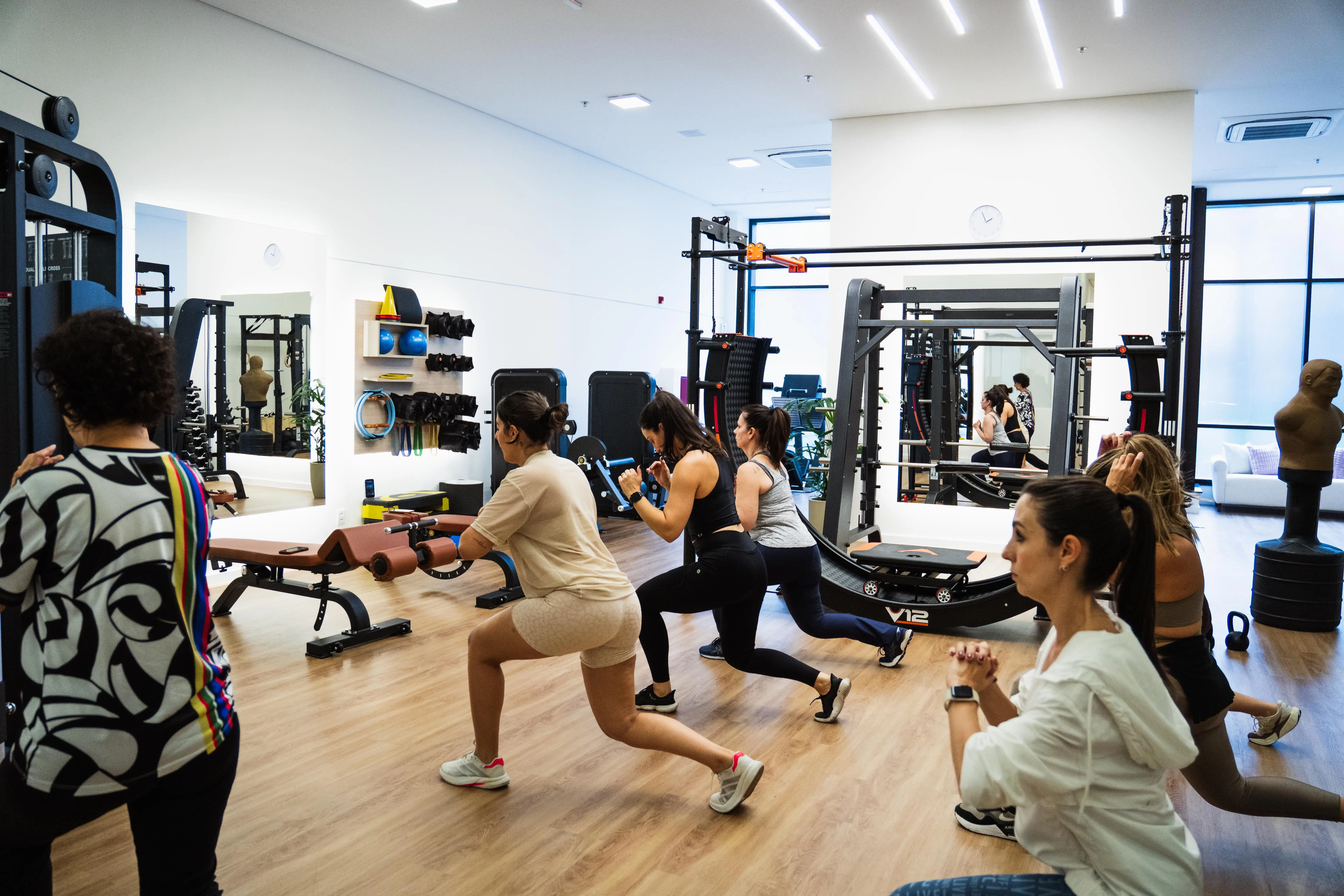 Aulas em pequenos grupos na The Woman GYM